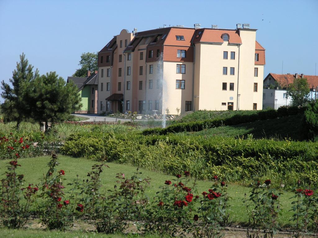 Hotel Sportwerk Tyniec Maly Bagian luar foto