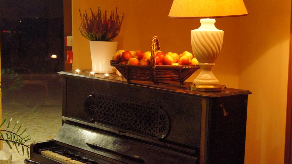 Hotel Sportwerk Tyniec Maly Bagian luar foto