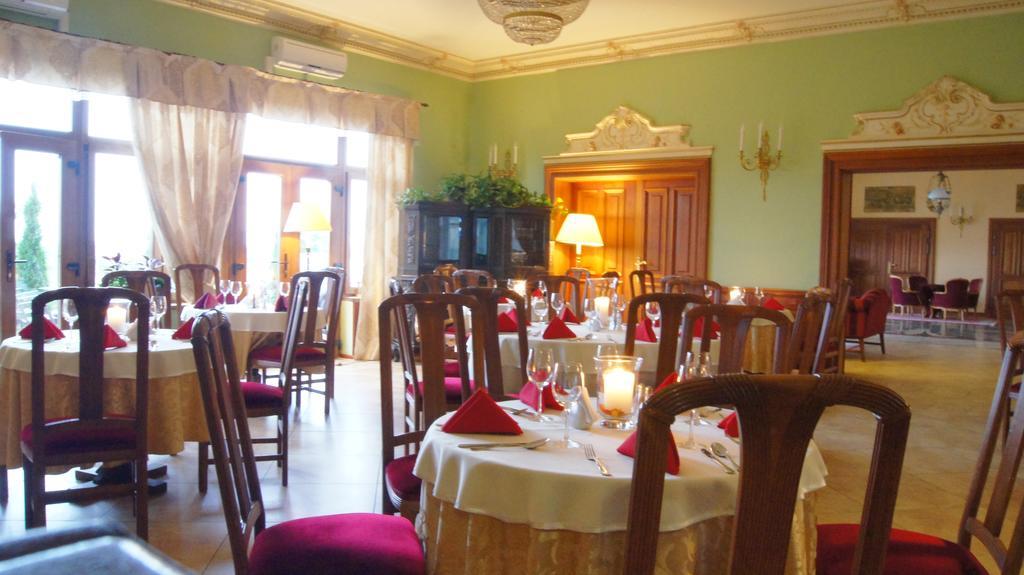 Hotel Sportwerk Tyniec Maly Bagian luar foto