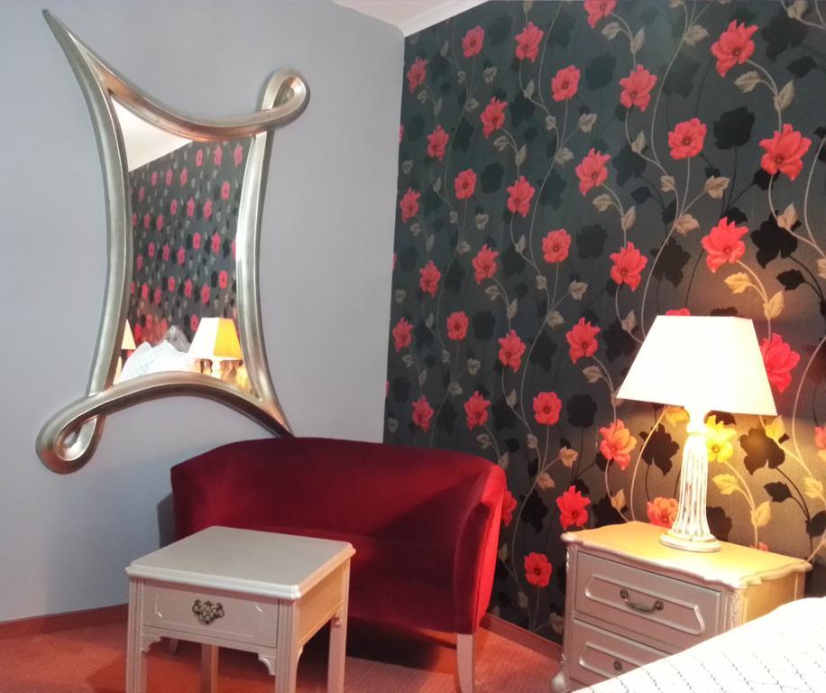 Hotel Sportwerk Tyniec Maly Bagian luar foto