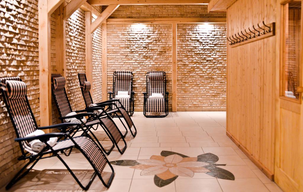 Hotel Sportwerk Tyniec Maly Bagian luar foto
