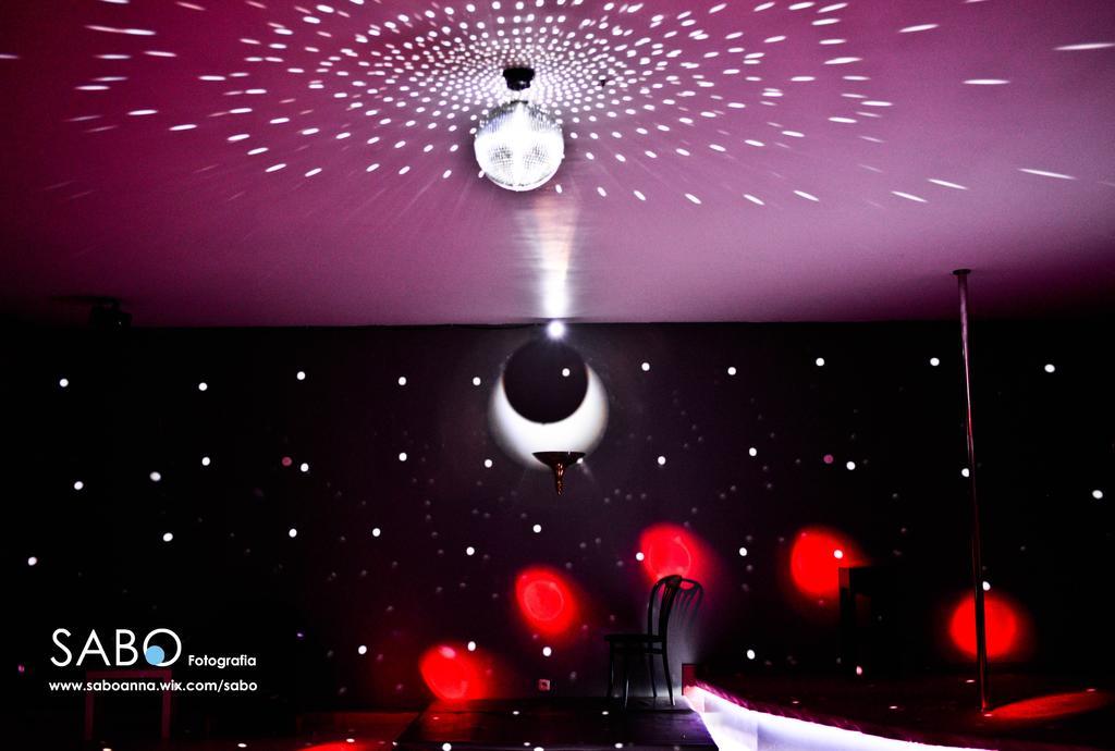 Hotel Sportwerk Tyniec Maly Bagian luar foto