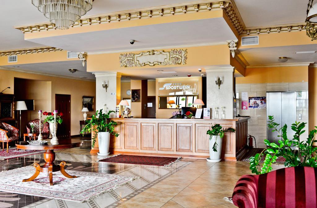 Hotel Sportwerk Tyniec Maly Bagian luar foto