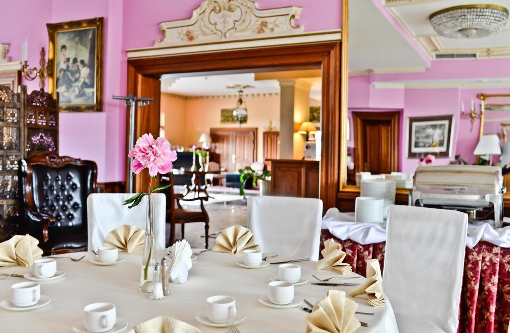 Hotel Sportwerk Tyniec Maly Bagian luar foto